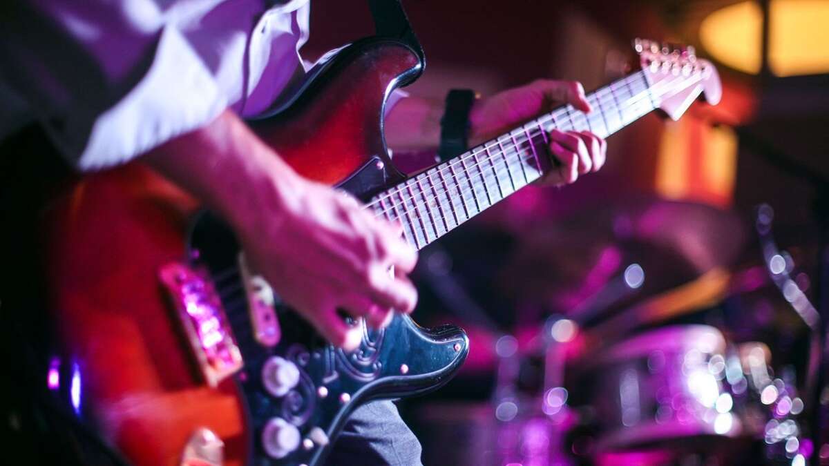 How Do I Play The Electric Guitar