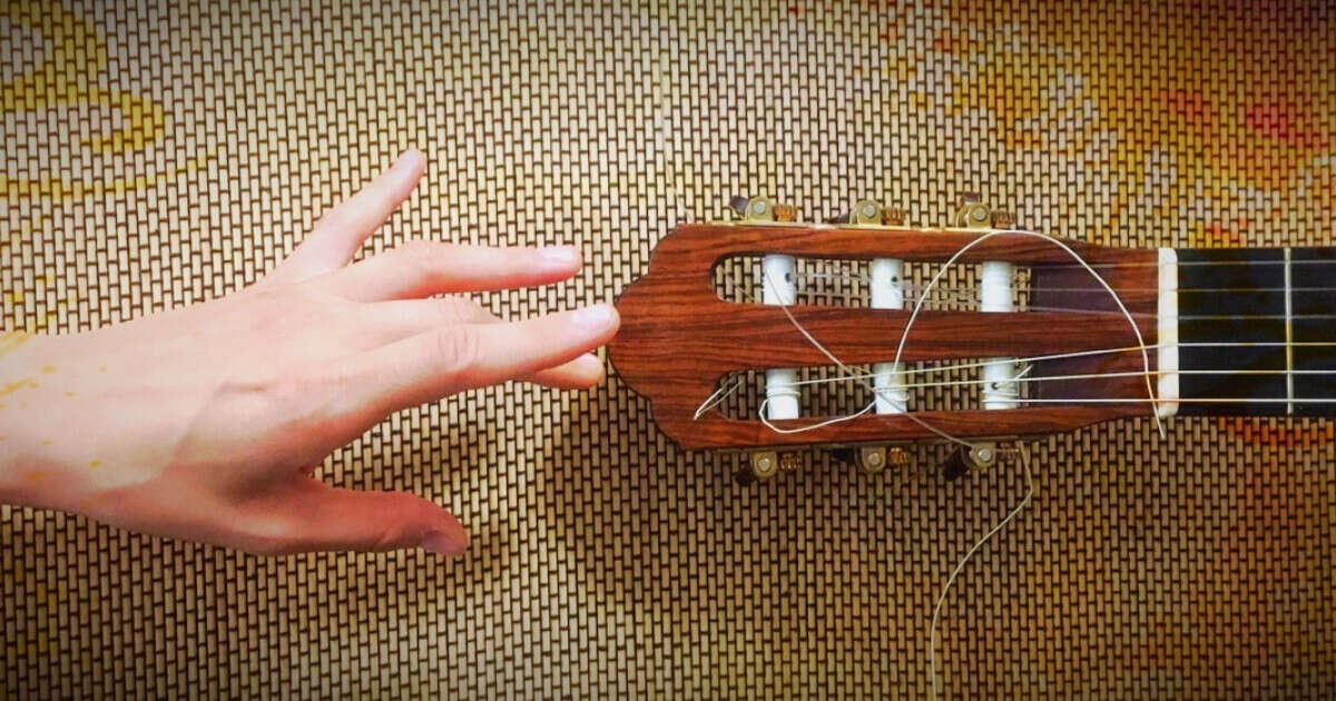How Do You String A Classical Guitar