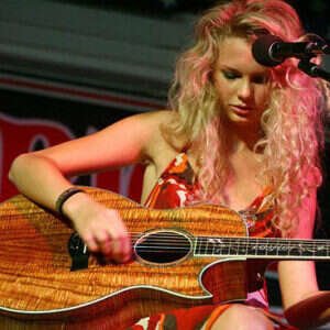 What Guitar Does Taylor Swift Use