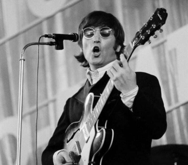What Guitar Did John Lennon Play