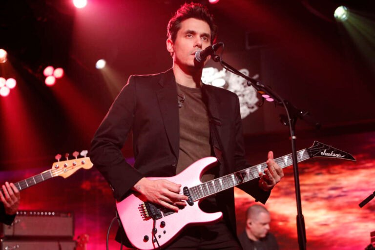 What Guitar Does John Mayer Play