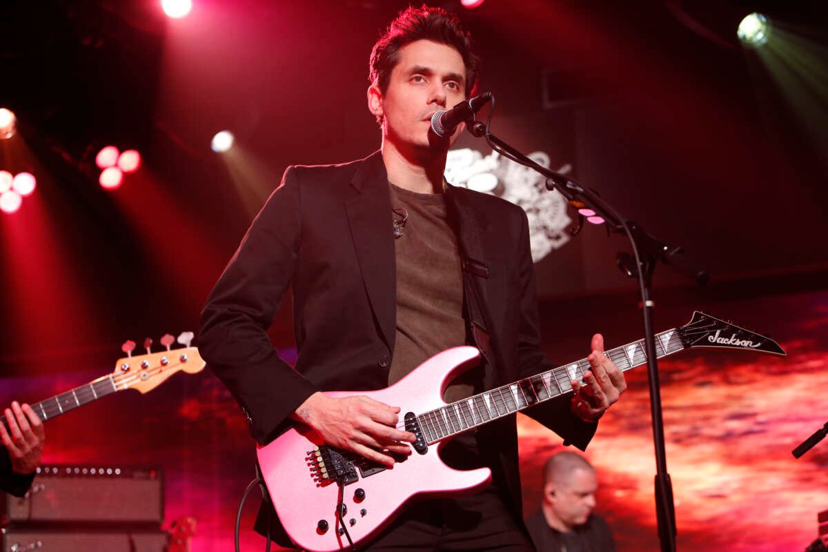 What Guitar Does John Mayer Play